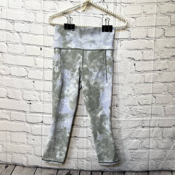 ATHLETA Salutation Stash Pocket II Capri - Picture 6 of 9